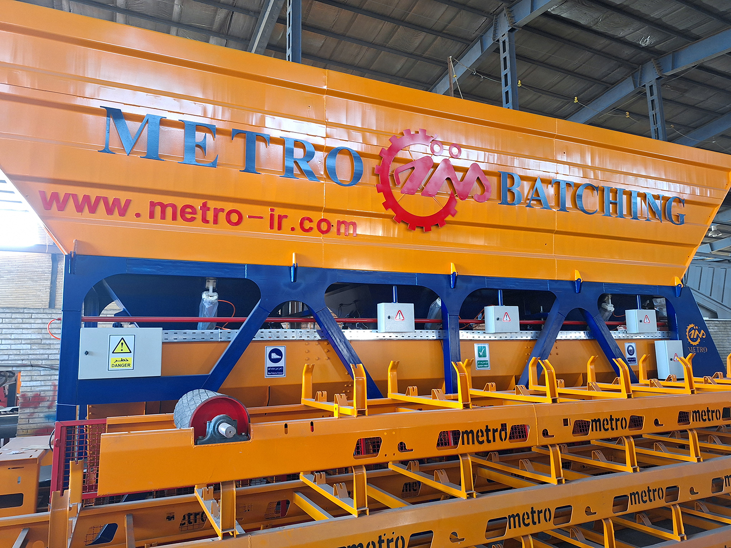 فیدر توزین مصالح بچینگ بتن FBA با 3 محفظه برای توزین دقیق مصالح در تولید بتن آماده