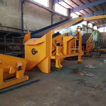 تصویر سرند ویبراتوری ۳ طبقه مدل SRC جهت دانه‌بندی شن و ماسه و تفکیک مواد معدنی با دقت بالا