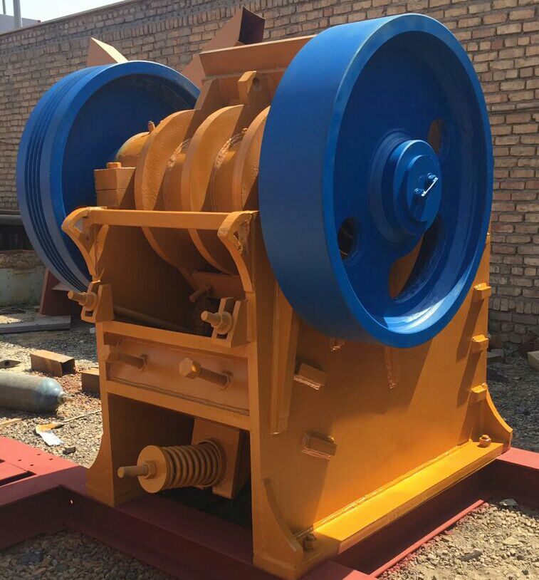 سنگ شکن فکی صنعتی با دهانه ورودی بزرگ و شانه‌های مقاوم فولادی جهت خردایش سنگ‌های درشت