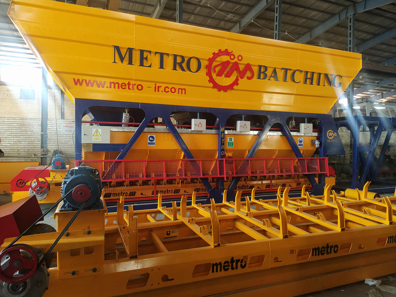 فیدر توزین مصالح بچینگ بتن FBB با 3 مخزن برای توزین دقیق مصالح در تولید بتن آماده